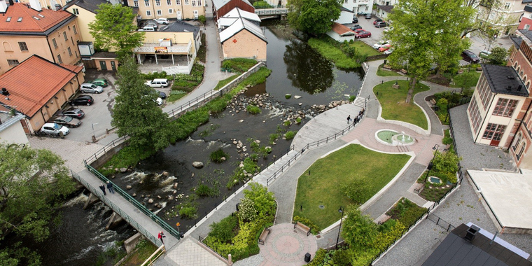 Översiktsbild över park i Norrtälje.