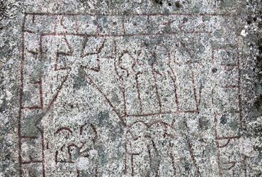 Bild på hällristning.