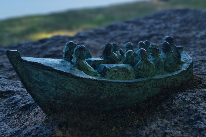 skulptur av en b&aring;t