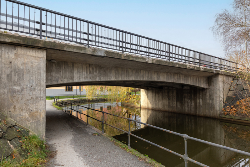 Godteplarbron/Badhusbron, bro i n&auml;rheten av d&auml;r badhuset en g&aring;ng l&aring;g