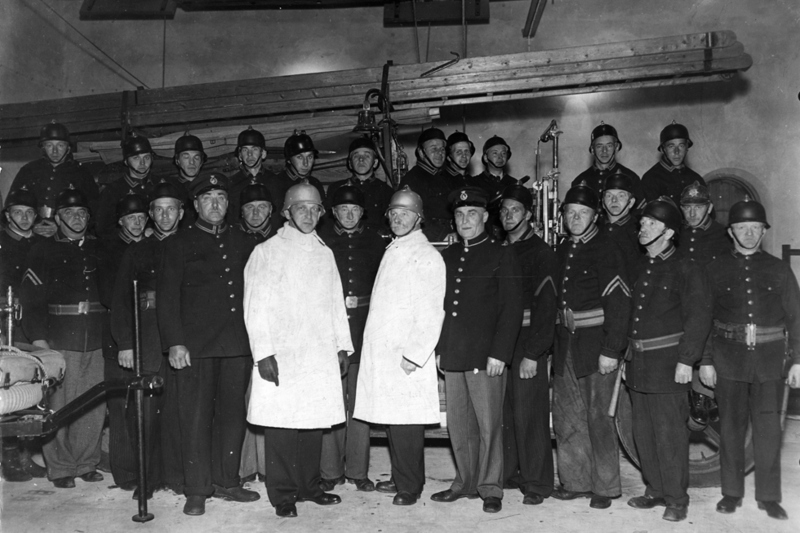 Svartvit bild p&aring; brandk&aring;ren 1940