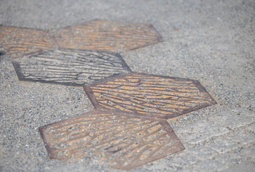 Havets trädgård, ett konstverk av järn och brons i hamnparken i Norrtälje hamn