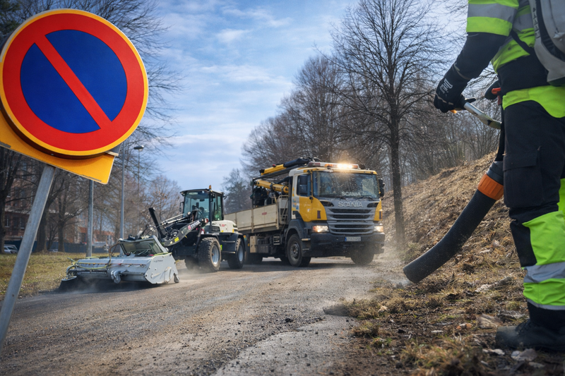 Ett kollage av aktiviteter som ing&aring;r i sandsopning. Bilden &auml;r delvis AI-genererad.