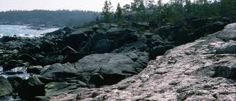 Karga klippor i Nothamn på Väddö