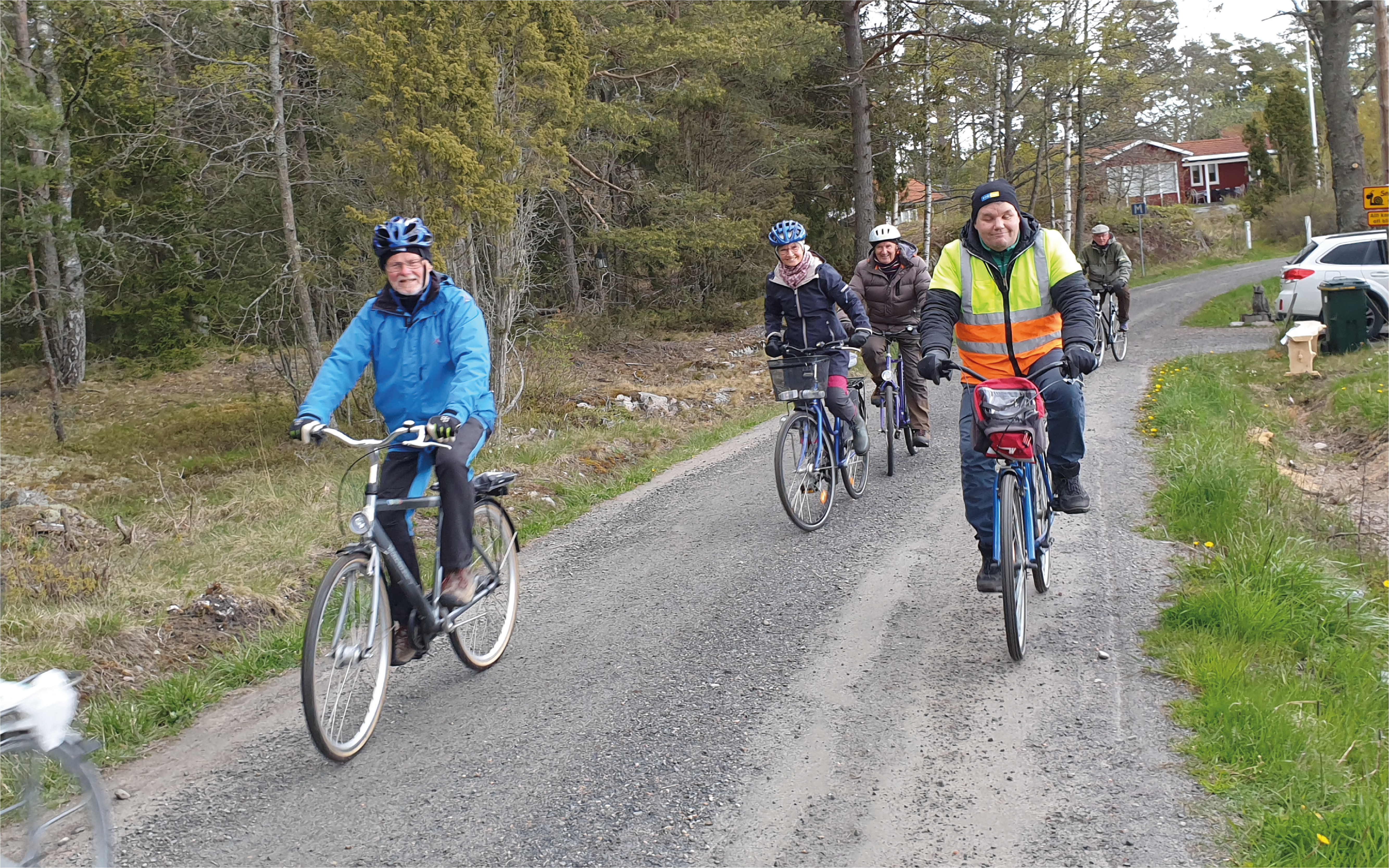 Cyklister på byväg