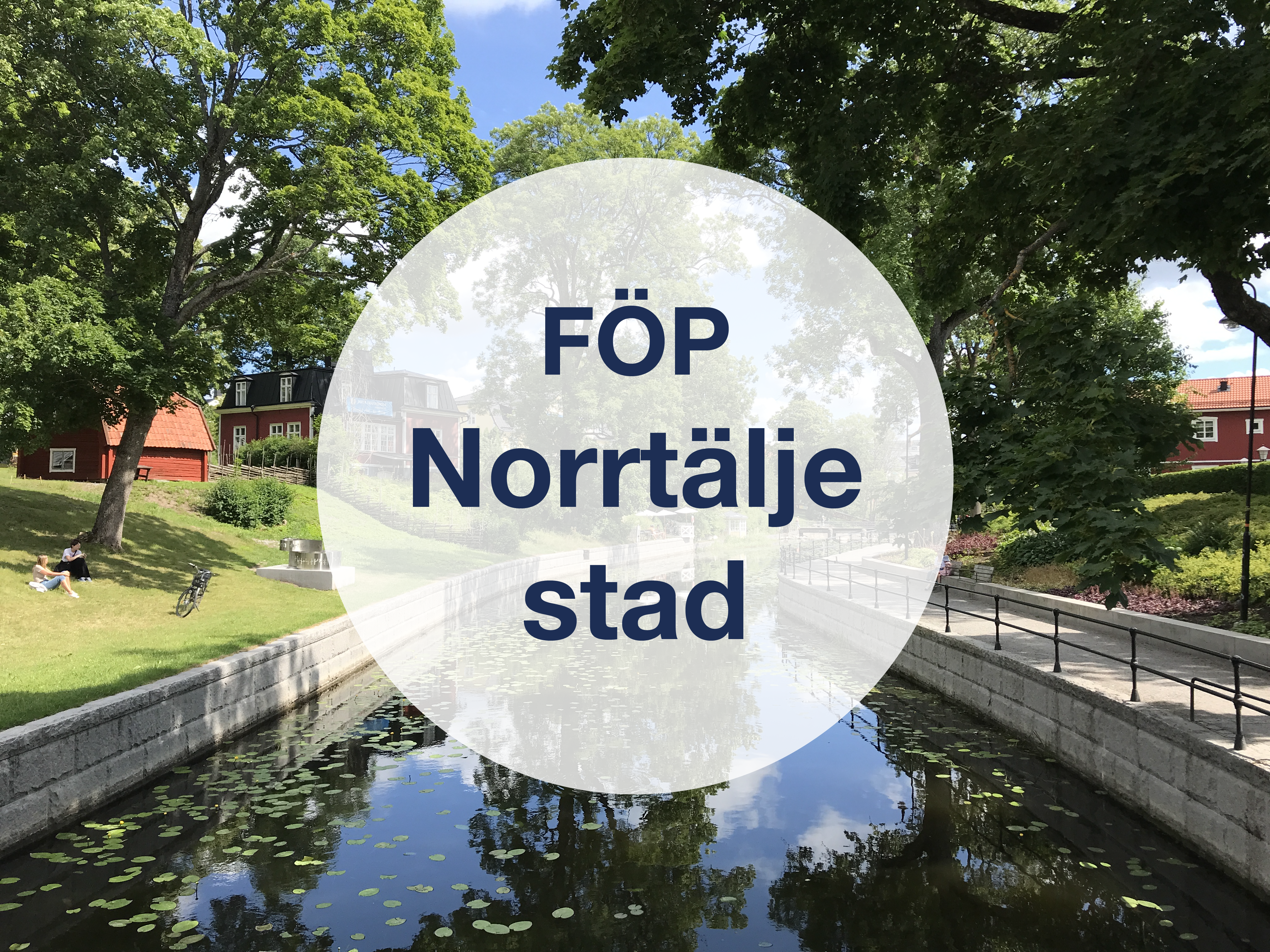 text där det står FÖP Norrtälje stad på vit cirkel framför bild på årum
