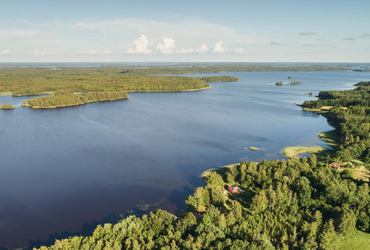 Flygvy över en insjö